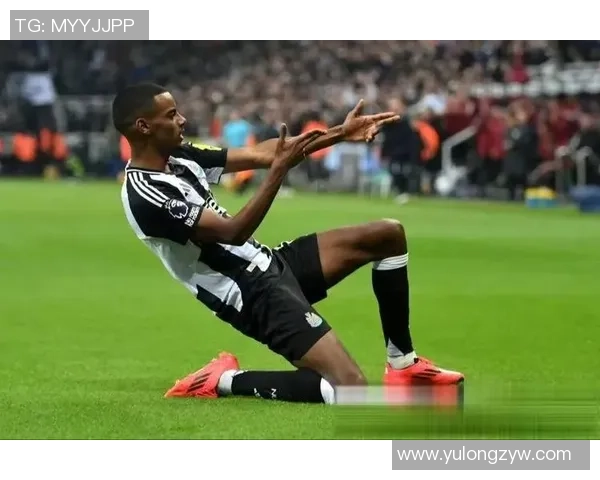 敬业！纽卡神锋为练习乘廉价航空回英国 未来成果超伊萨克非奢求